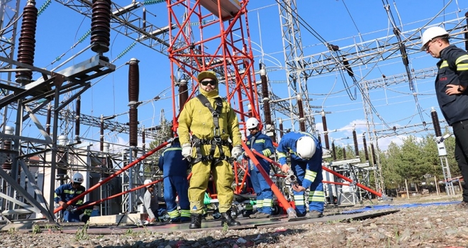 Kesintisiz enerjiyi 400 bin volta dokunarak veriyorlar