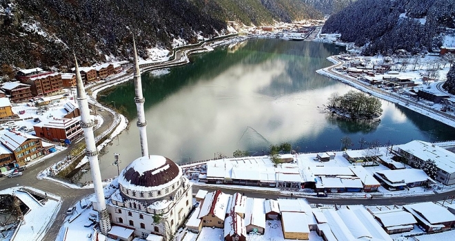 Uzungöl beyaza büründü