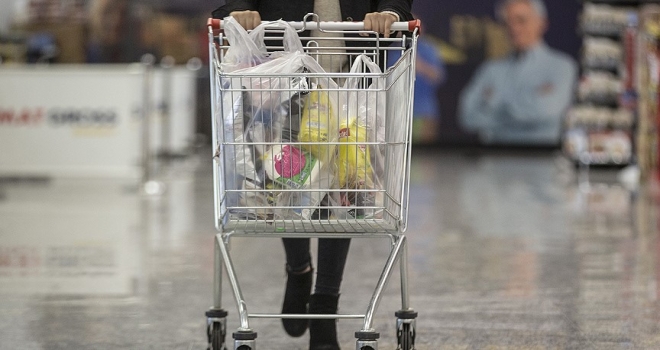 Plastik poşetleri ücretsiz verenlere para cezası uygulanacak