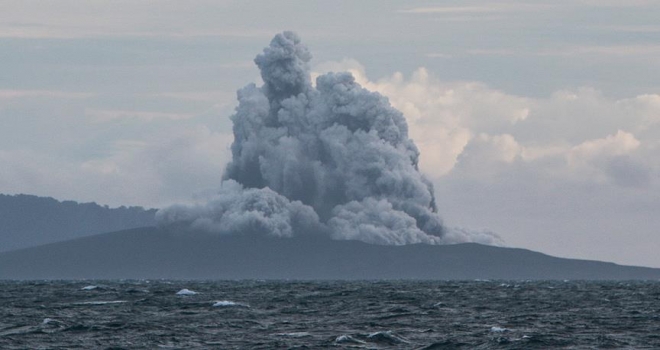 Anak Krakatau Yanardağı'nda bir günde 37 patlama oldu