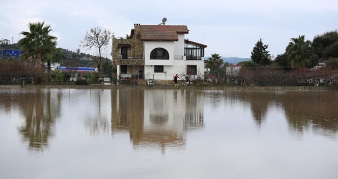 Muğla'da şiddetli yağış hayatı olumsuz etkiledi